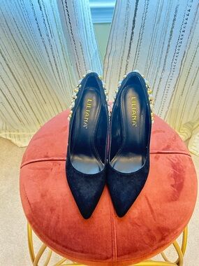 Liliana Black Pointed Toe Pearl-Trim Heels